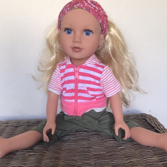 Our Generation Journey doll with accessories blonde hair blue eyes with backpack - Picture 7 of 13